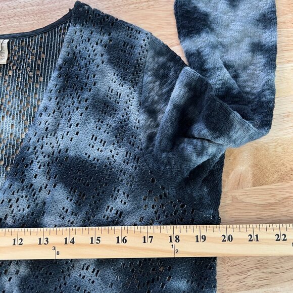 XCVI Tie-Dye Open Front Knit Cardigan Size Medium Crochet Boho Fringe Gray - Picture 9 of 10